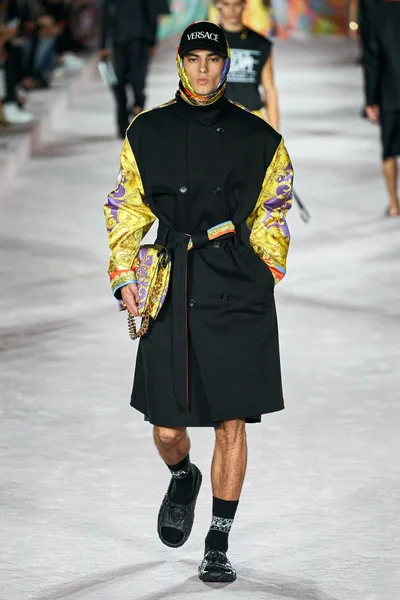 Look 10
